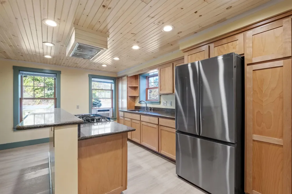 5887 Vt Route 5 S Newbury VT 05051