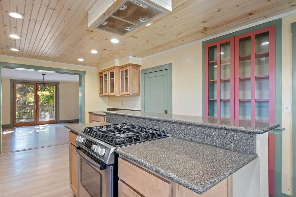 5887 Vt Route 5 S Newbury VT 05051