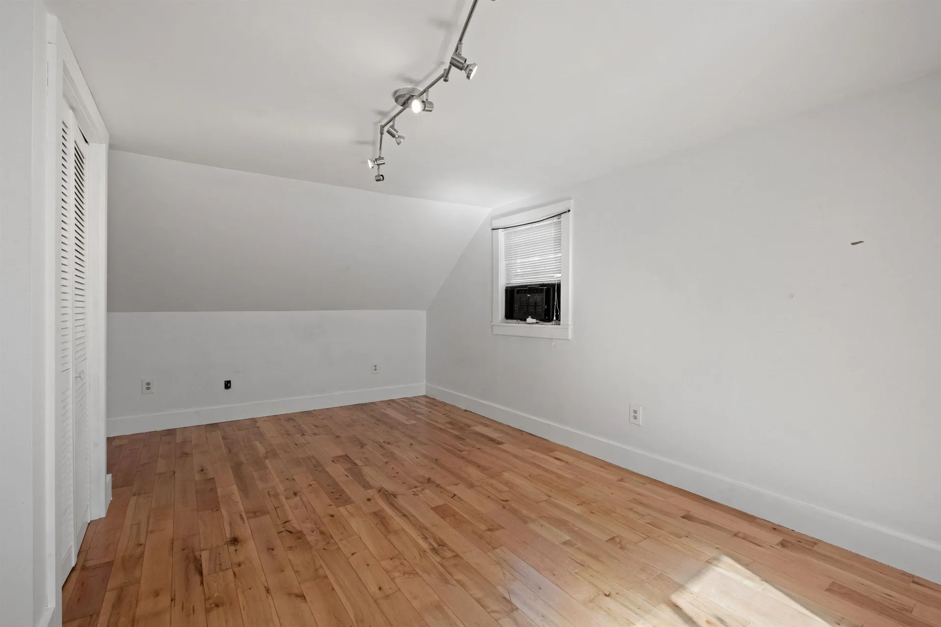 5887 Vt Route 5 S Newbury VT 05051