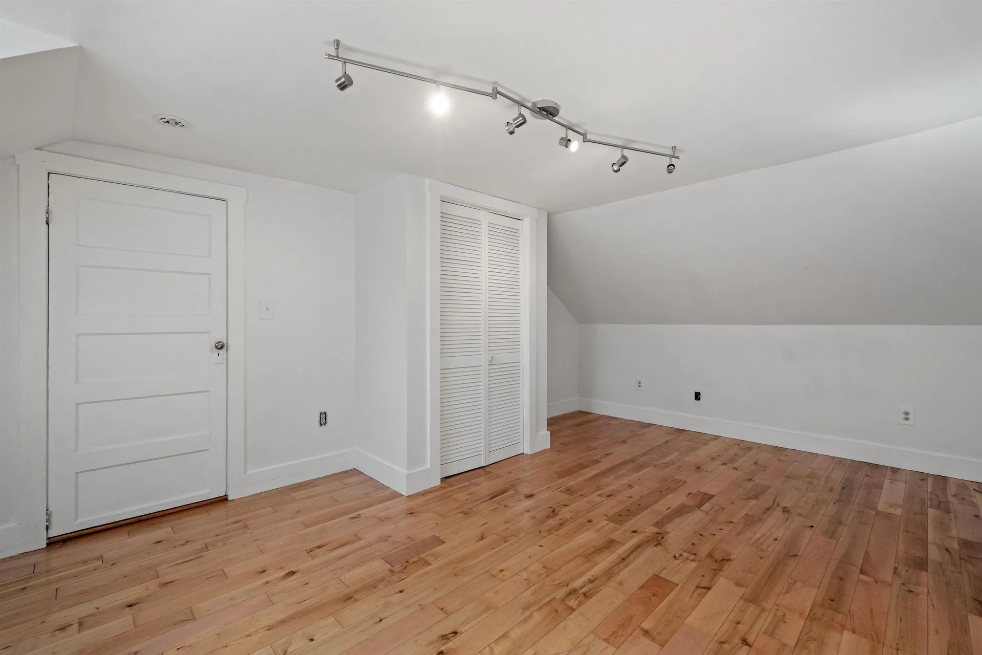 5887 Vt Route 5 S Newbury VT 05051