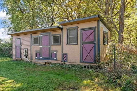 5887 Vt Route 5 S Newbury VT 05051