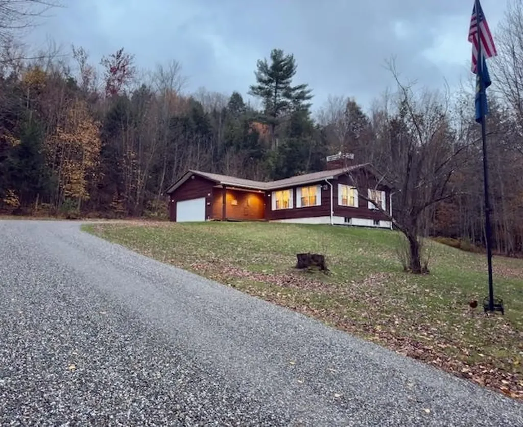 43 Stonefence Road Richmond VT 05477