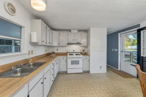 28 Brooks Road Extension Seabrook NH 03874