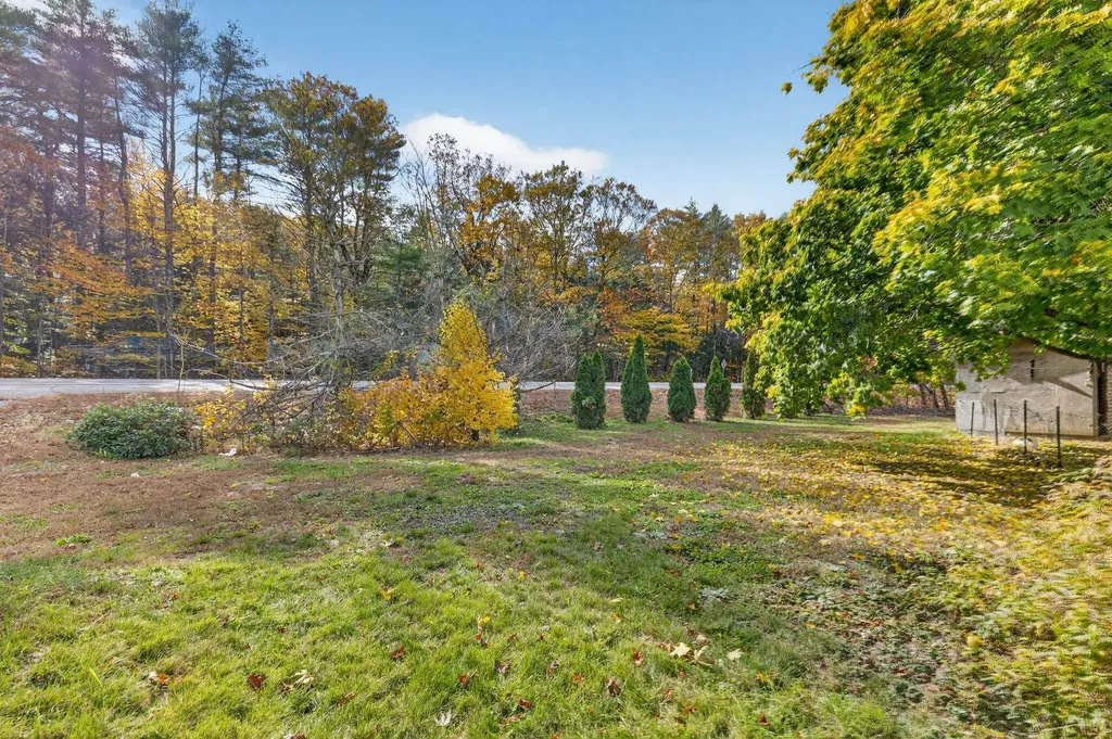 42 Trotting Park Road Farmington NH 03835