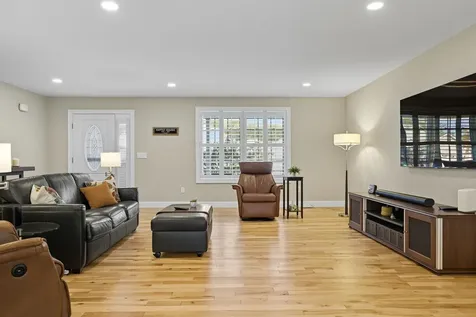 7 Mulberry Lane Hooksett NH 03106