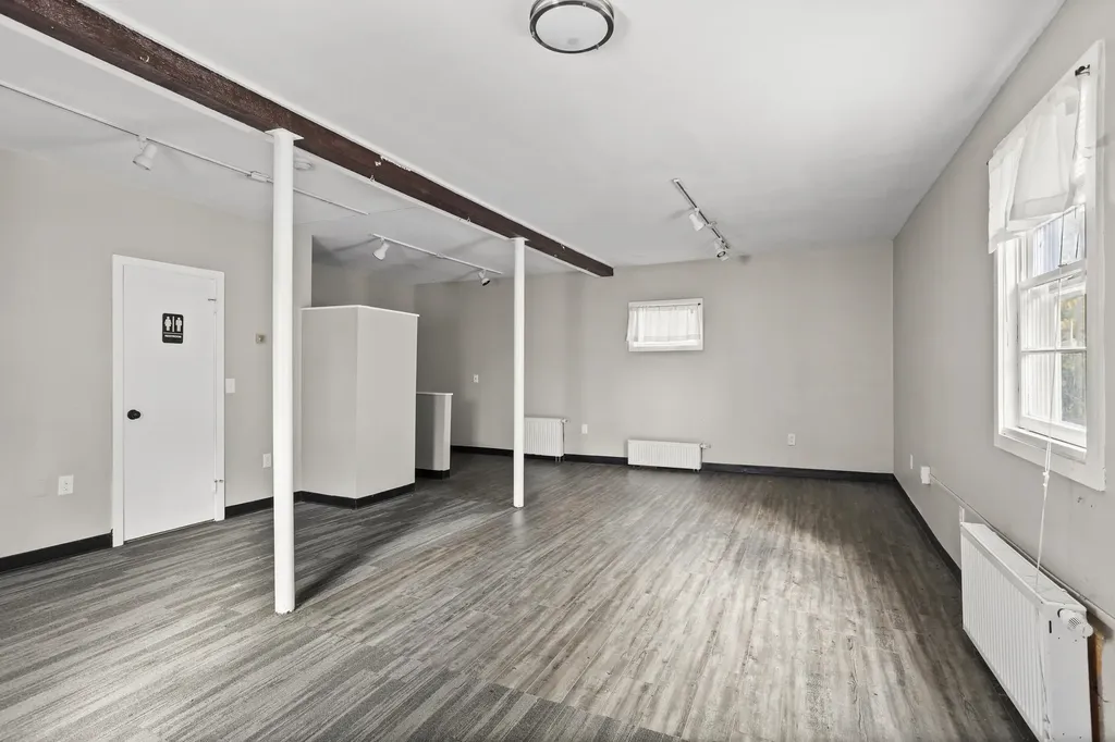 8 Birch Street Derry NH 03038