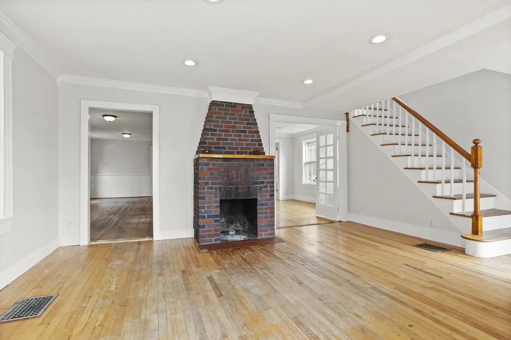 8 Birch Street Derry NH 03038