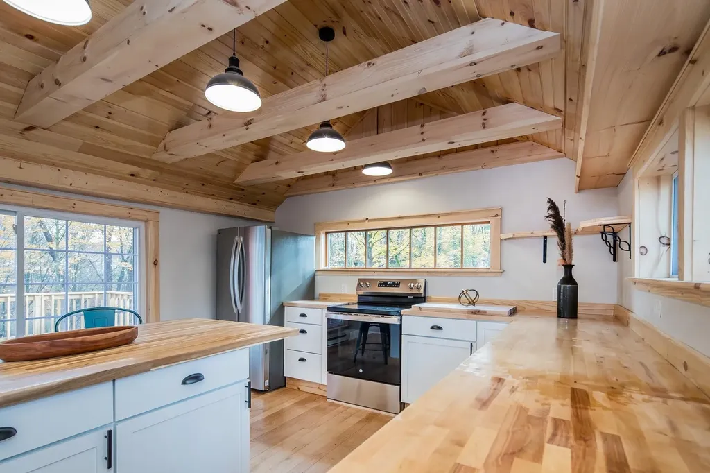 3277 Us Route 7 Pittsford VT 05763