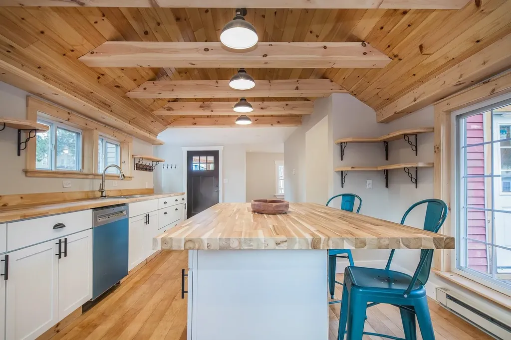 3277 Us Route 7 Pittsford VT 05763