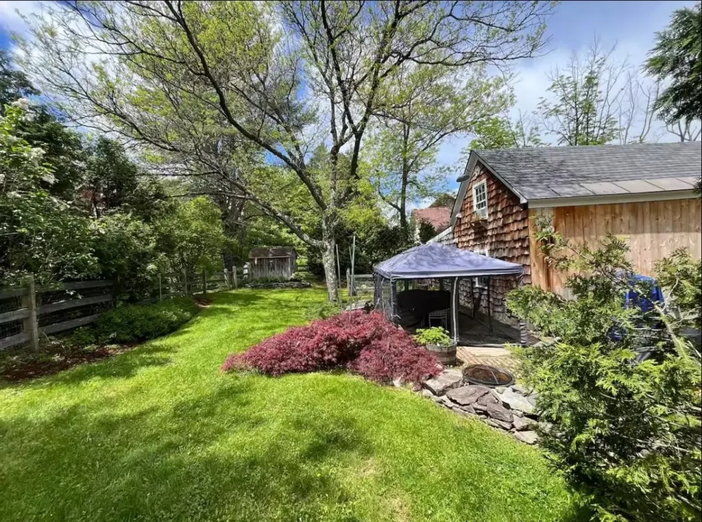 2418 Vermont Route 11 Londonderry VT 05148