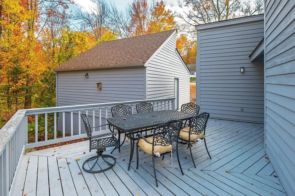 31 Pinewood Drive Stratham NH 03885