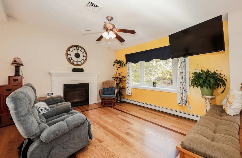 199 Raymond Road Deerfield NH 03037