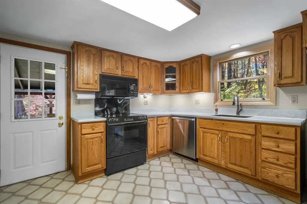 277 Hampstead Road Derry NH 03038