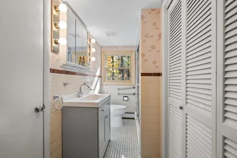 277 Hampstead Road Derry NH 03038