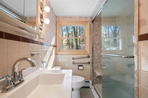 277 Hampstead Road Derry NH 03038