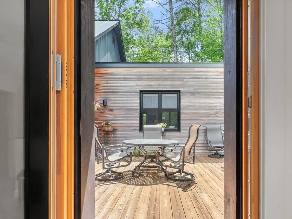 60 Wolf Lane Richmond VT 05477