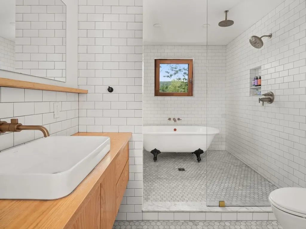 60 Wolf Lane Richmond VT 05477