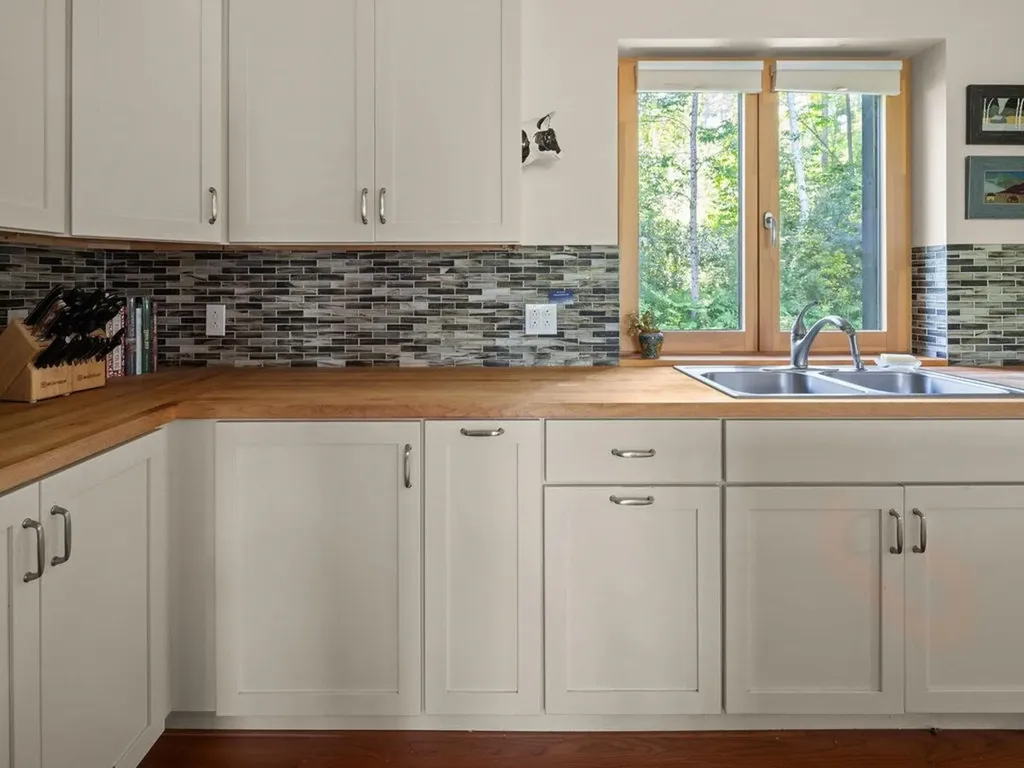 60 Wolf Lane Richmond VT 05477