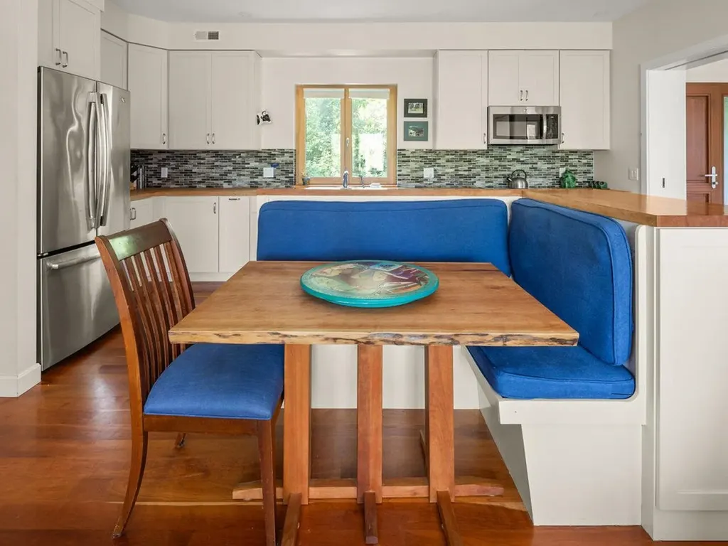 60 Wolf Lane Richmond VT 05477