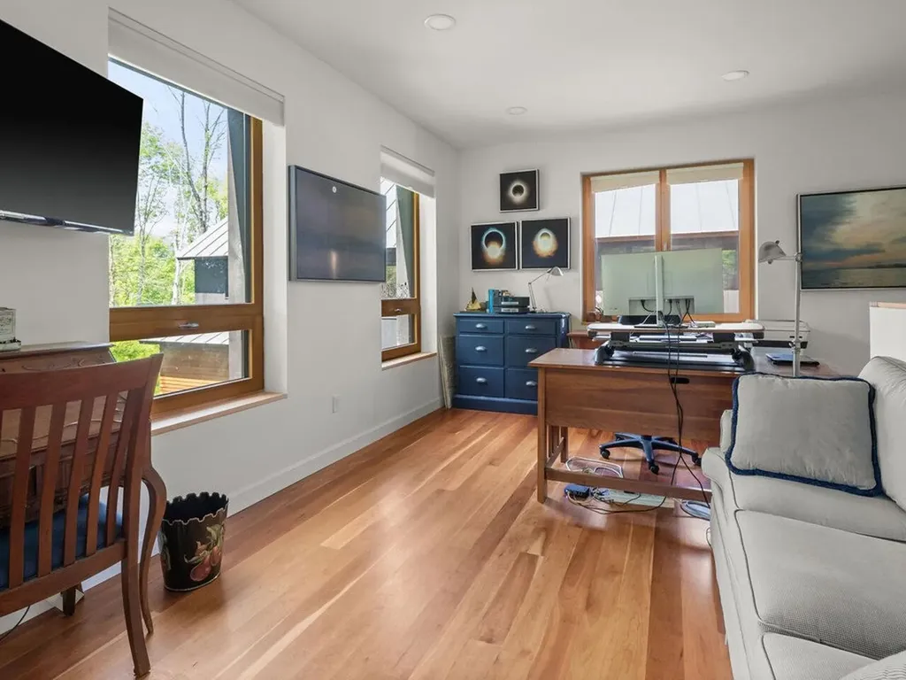 60 Wolf Lane Richmond VT 05477