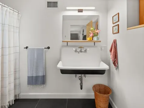 60 Wolf Lane Richmond VT 05477