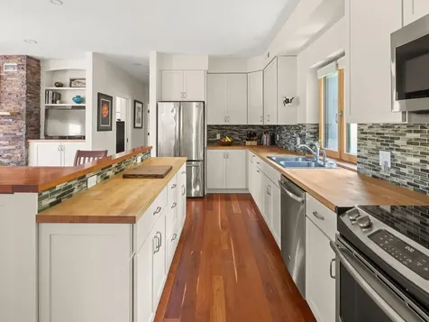 60 Wolf Lane Richmond VT 05477