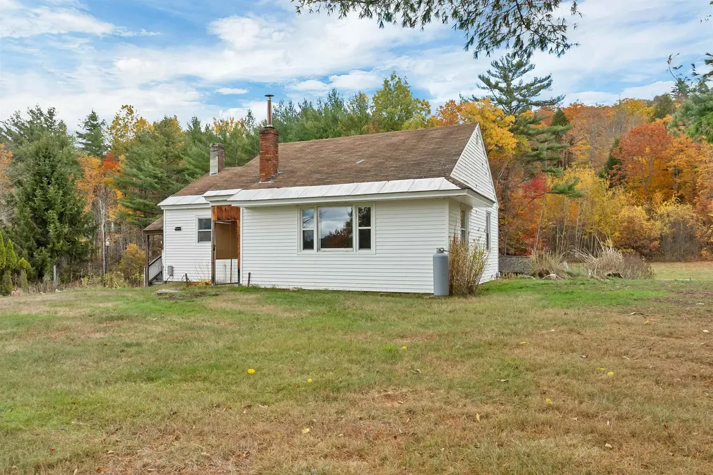 10 Merrill Road Hebron NH 03241