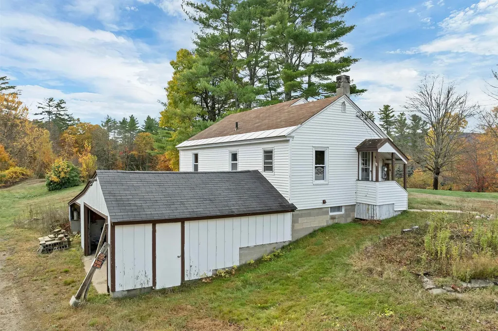 10 Merrill Road Hebron NH 03241