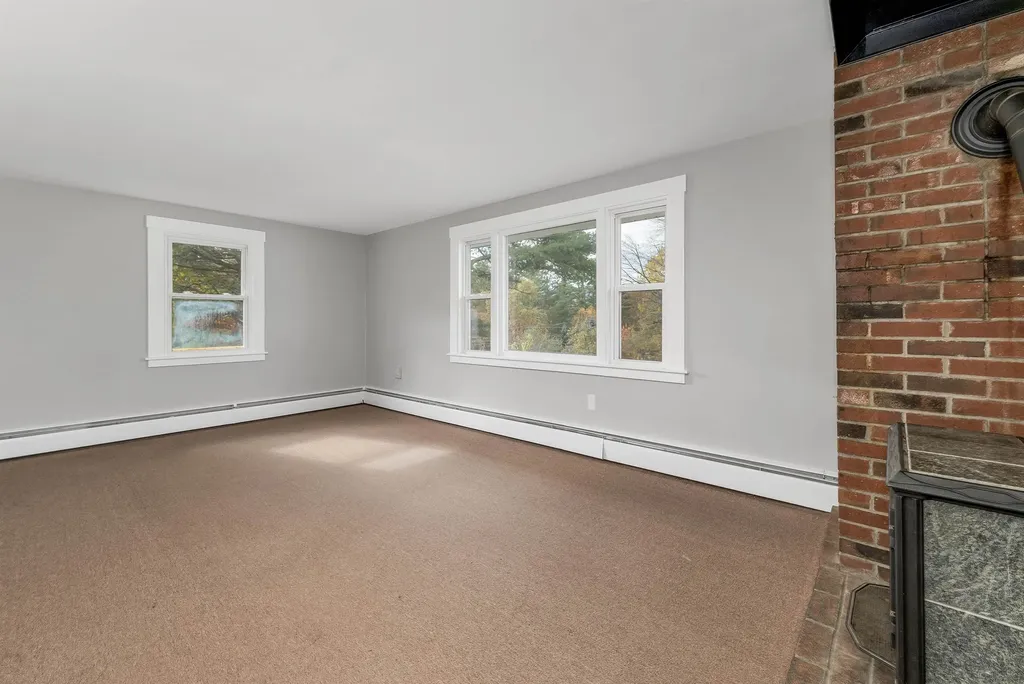 10 Merrill Road Hebron NH 03241