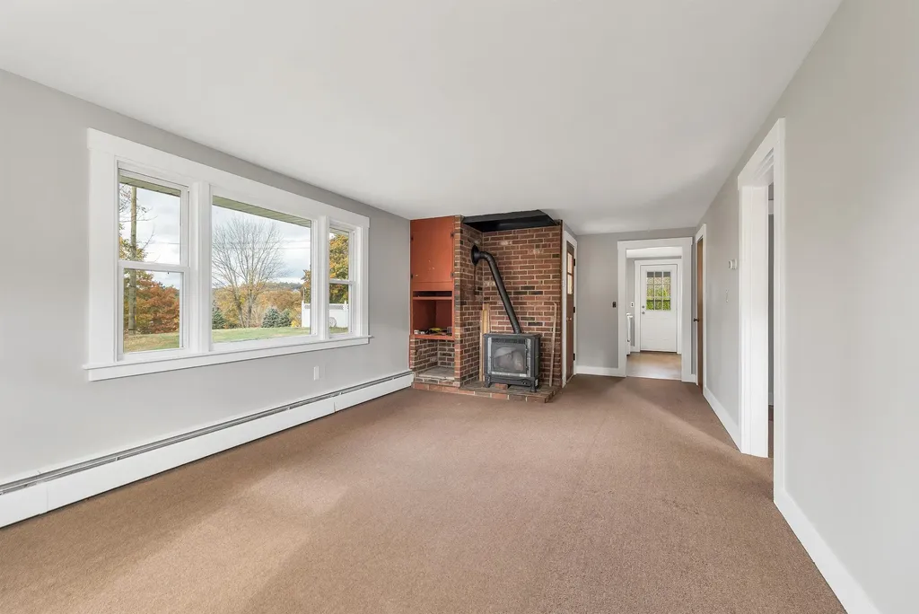 10 Merrill Road Hebron NH 03241