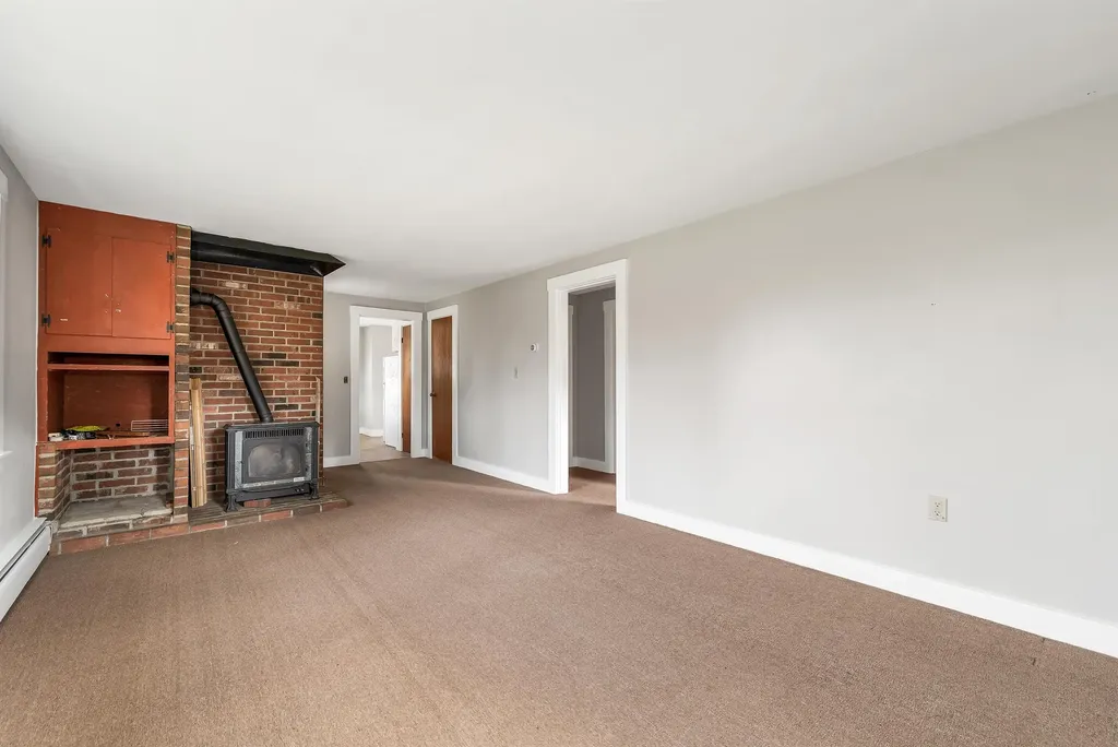 10 Merrill Road Hebron NH 03241