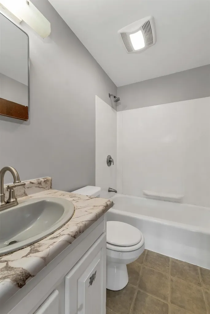 10 Merrill Road Hebron NH 03241