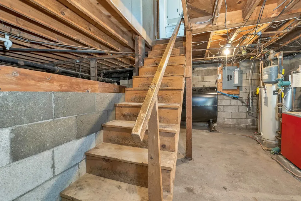 10 Merrill Road Hebron NH 03241