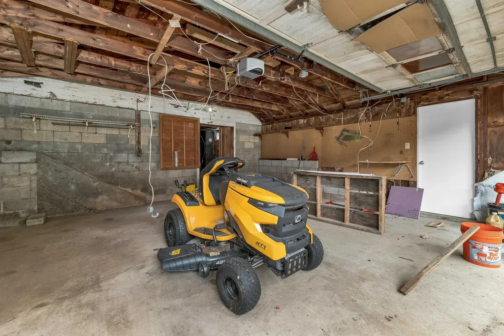 10 Merrill Road Hebron NH 03241