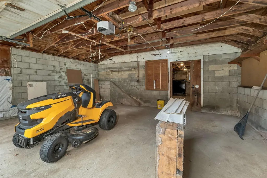 10 Merrill Road Hebron NH 03241