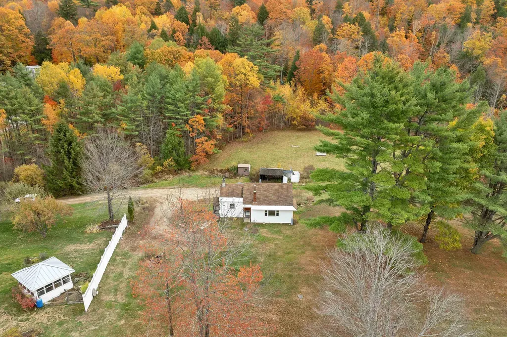 10 Merrill Road Hebron NH 03241