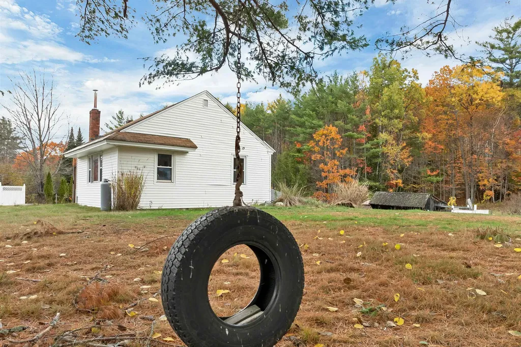 10 Merrill Road Hebron NH 03241