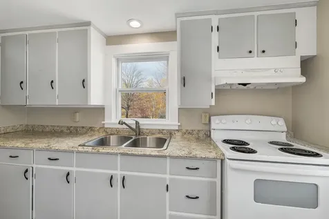 10 Merrill Road Hebron NH 03241