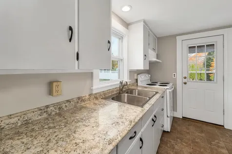 10 Merrill Road Hebron NH 03241