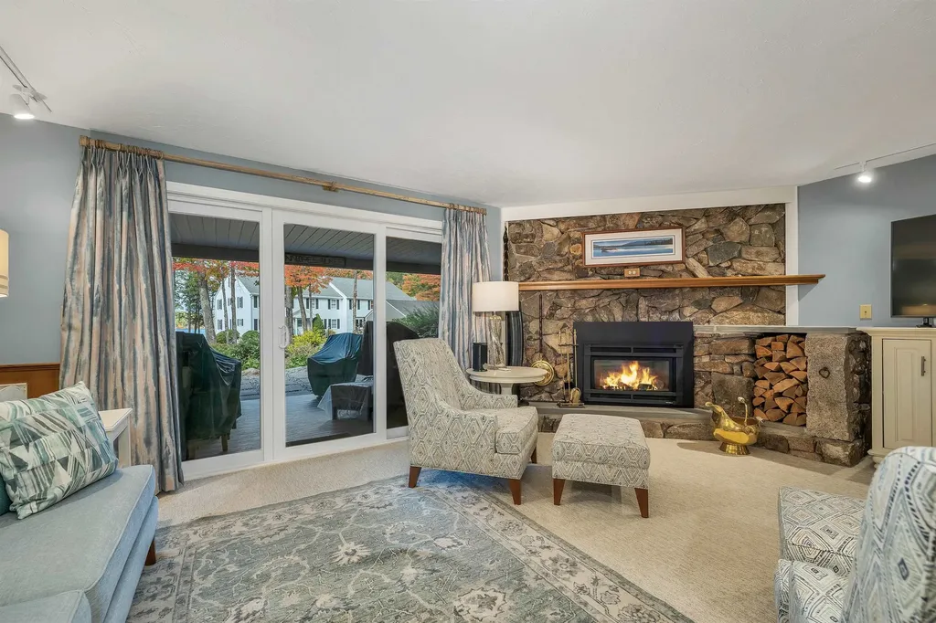 34 Harbor Way Wolfeboro NH 03894