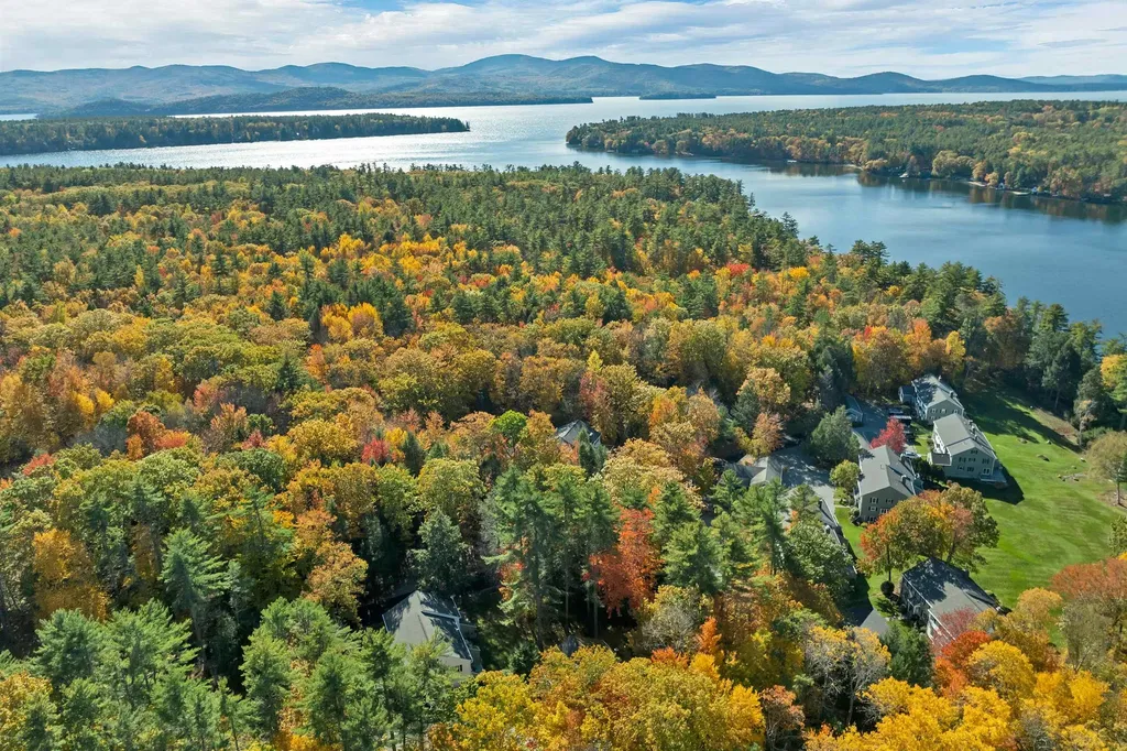 34 Harbor Way Wolfeboro NH 03894