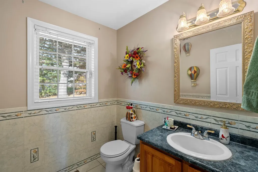 17 Meredith Road Salem NH 03079