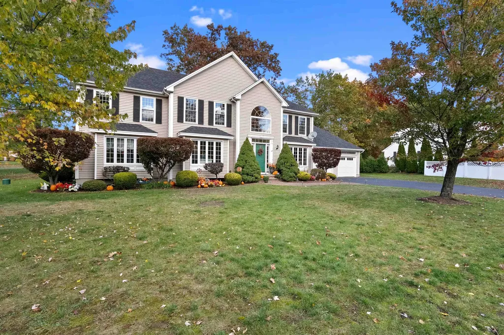 17 Meredith Road Salem NH 03079