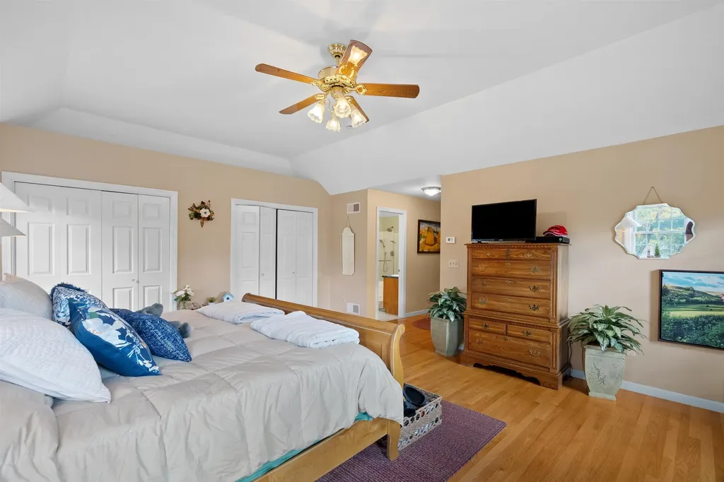 17 Meredith Road Salem NH 03079