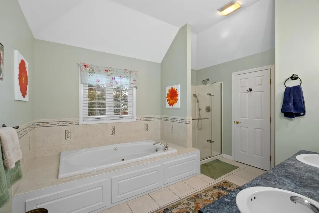 17 Meredith Road Salem NH 03079