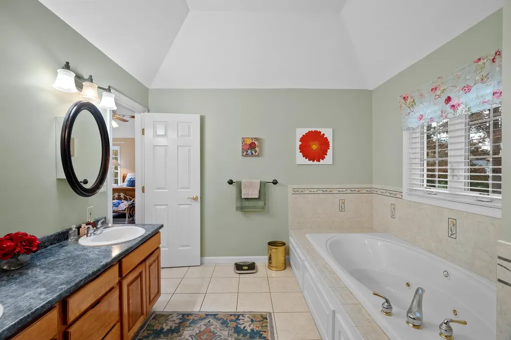 17 Meredith Road Salem NH 03079