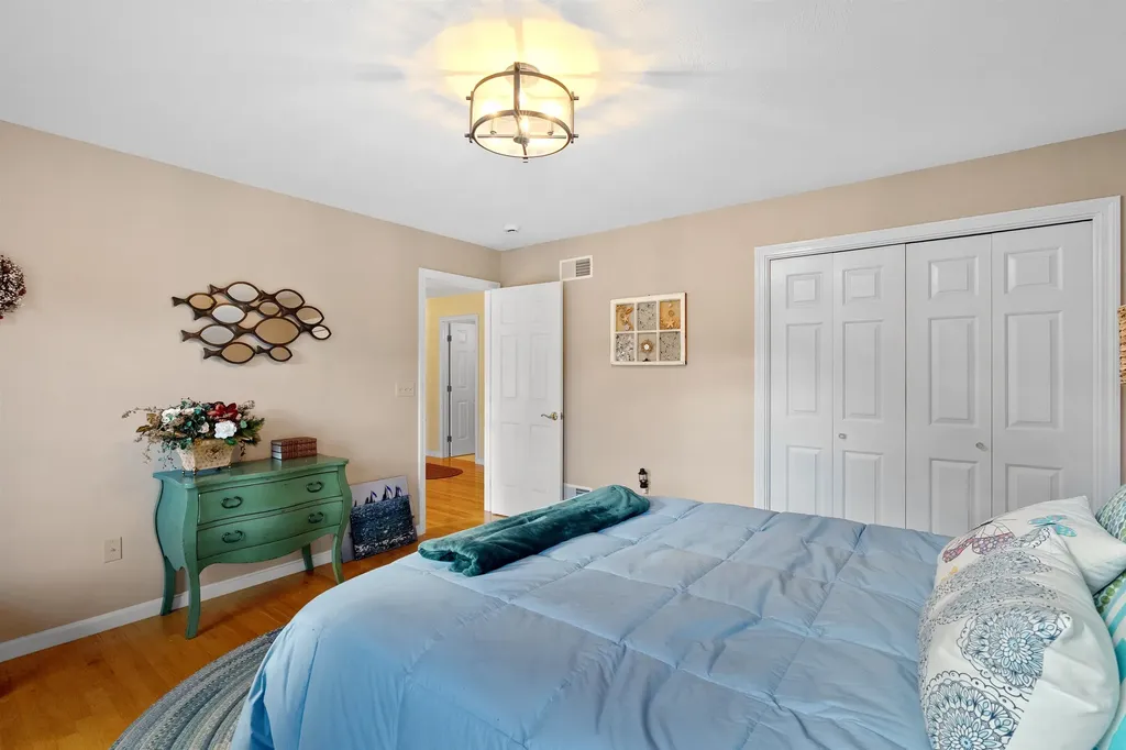 17 Meredith Road Salem NH 03079