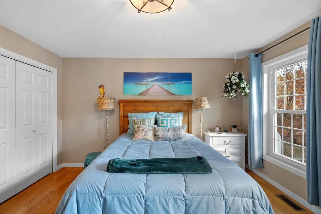 17 Meredith Road Salem NH 03079