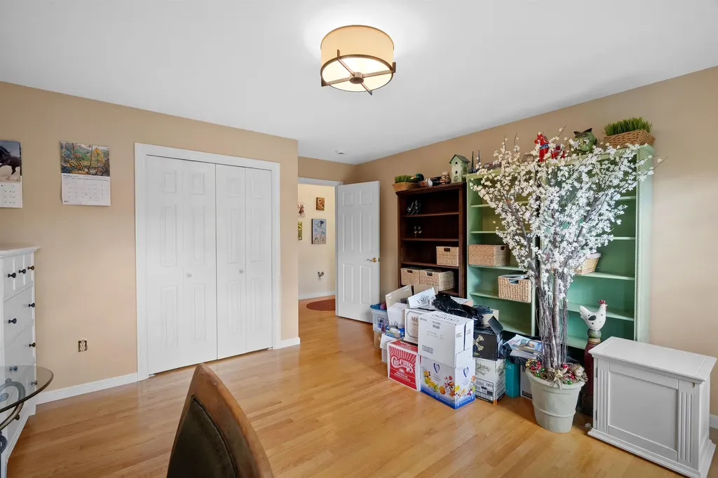 17 Meredith Road Salem NH 03079