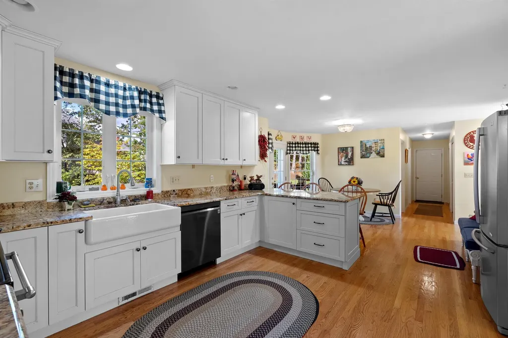 17 Meredith Road Salem NH 03079